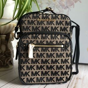 👜 NWT Michael Kors Bedford ZIp Flight Cross Body